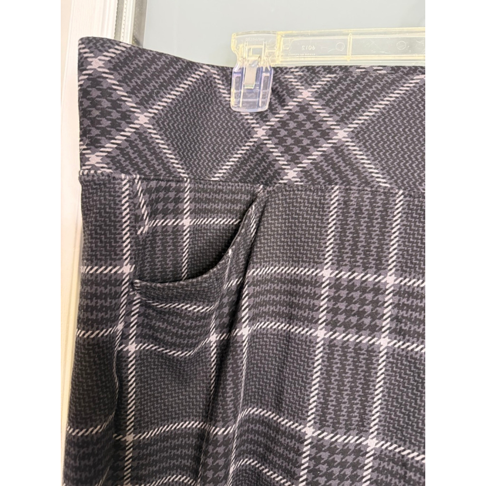 Torrid Black, Gray & White Pull On Pixie Wide Leg… - image 4